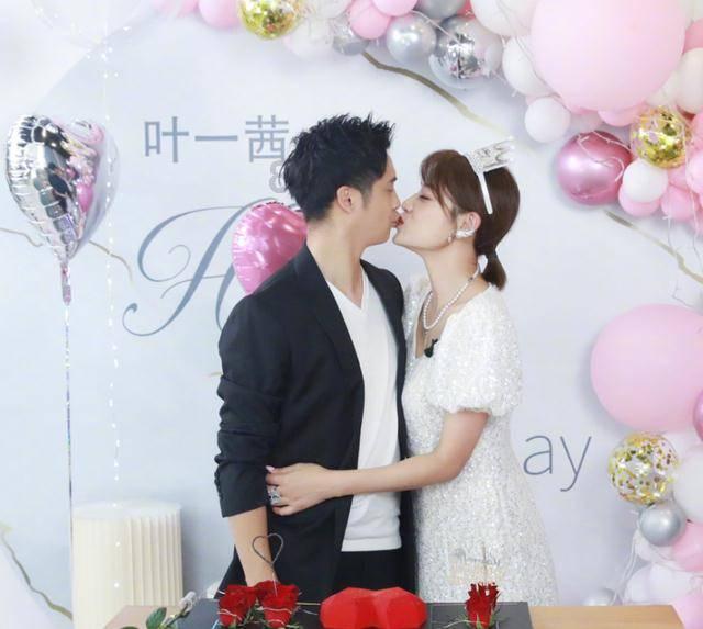 “双标”网友纷纷喊话萧敬腾:快回来, 萧敬腾“雨神”的称号从何而来?-极速解答,获取准确答案的问答网站